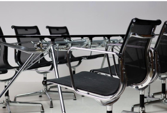 Image 1 of Tavolo da conferenza grande Tecno con 8 sedie da conferenza girevoli Vitra EA108 Netweave