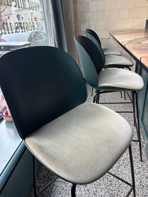 8 tabourets de bar Gubi Beetle