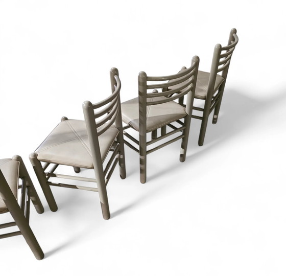 Conjuntos de comedor / Mesa / 5 Sillas / Estructura Madera Gris Claro / Asiento Cuero / Alemán / Años 80 / (photo 16 of 24)