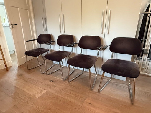 4 Stühle mit verchromtem Rohrgestell und schwarzem Cordpolster