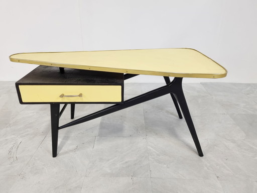 Table basse moderne du milieu du siècle dernier - années 1950