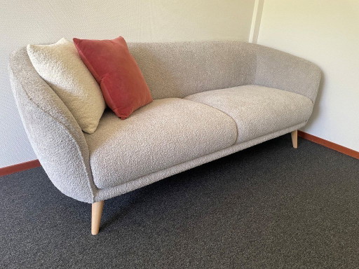 HR design bank 2,5 zits (210 cm) in mooie bouclé stof, incl. 2 sierkussentjes