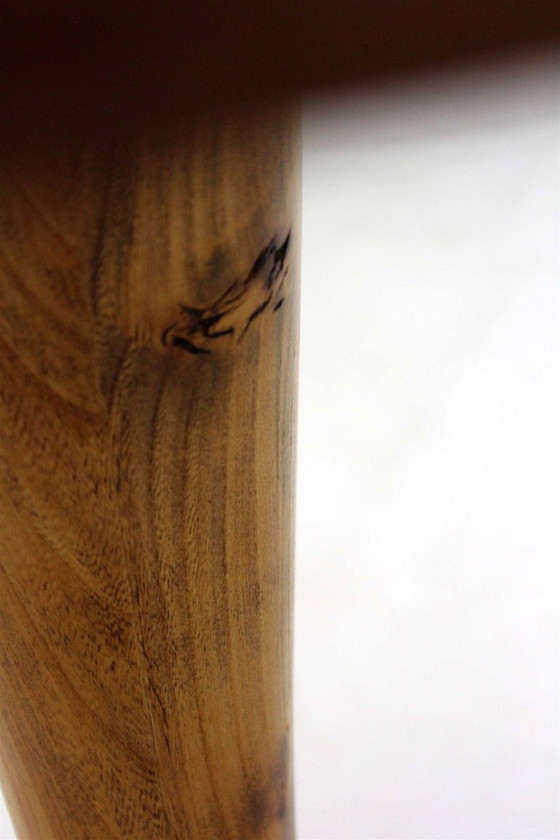 Image 1 of Tavolino da caffè ovale Tulip in noce restaurato, stile Mid-Century Modern di Dřevotvar, anni '60