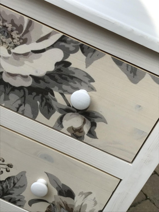 Chest of Drawers with Flower Pattern (photo 6 of 8)