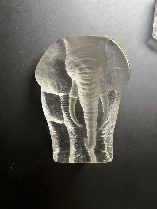 Signed Crystal Elephant Statue by Mats Jonasson - 15 cm - Sweden