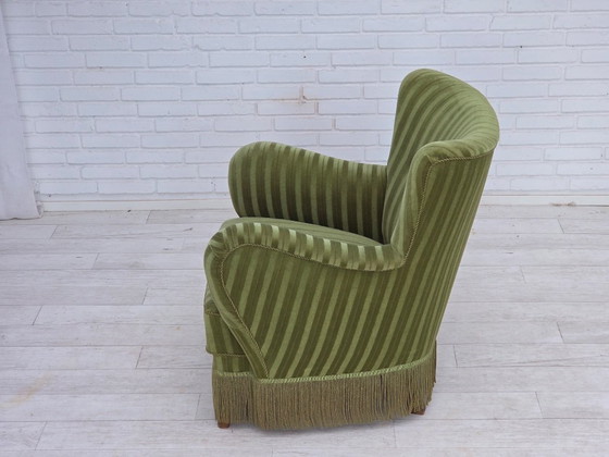Image 1 of Sillón danés de los años 60, tapizado original en terciopelo verde.