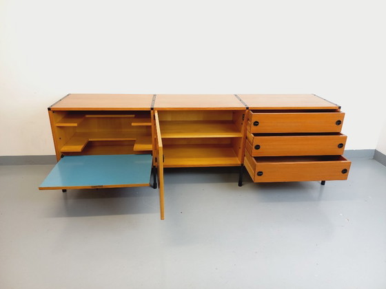 Image 1 of Groot laag vintage modernistisch ARP Minvielle dressoir van Guariche Mortier Motte in essenhout en zwart metaal uit de jaren 60