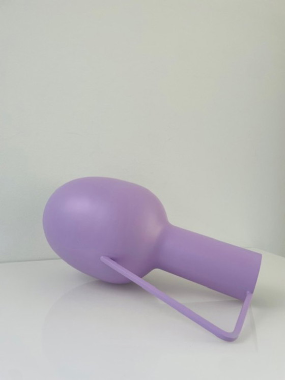 Image 1 of Pichet en métal lilas avec grande anse 30 cm