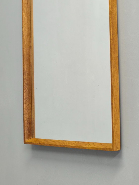 Image 1 of Espejo de pared danés de roble de mediados de siglo, década de 1960.