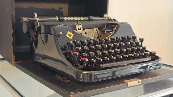 Image 1 of Trouvaille rare : Mercedes Prima (années 1930) – Complète avec clé fonctionnelle et étui !