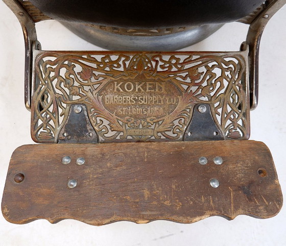 Image 1 of Koken Original Bruine Lederen & Wit Geëmailleerde Gietijzeren Kappersstoel - 1918