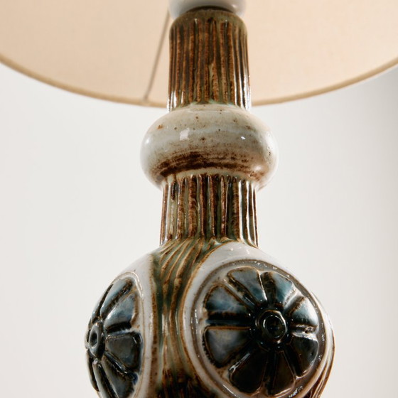 11093 Ceramic Table Lamp (photo 8 of 9)