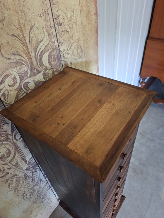 Image 1 of Cassettiera in teak, mobile da farmacia, schedario, dimensioni 43x48 cm e 134 cm di altezza.