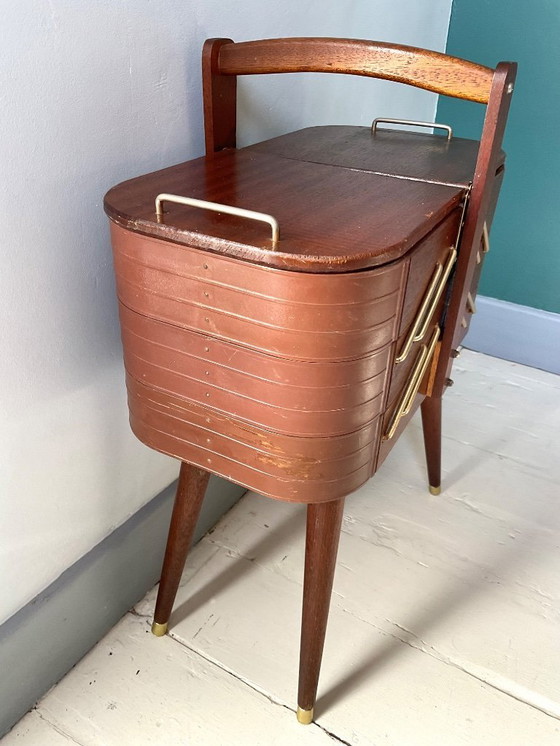 Image 1 of Travailleuse vintage