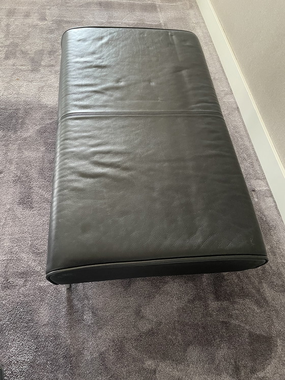 Image 1 of Canapé et pouf en cuir noir, marque Rolf Benz