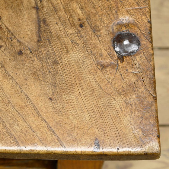 Image 1 of Oak coffee table, circa 1820