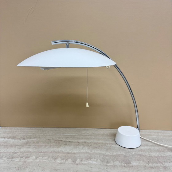 Tafellamp met gebogen arm en witte kap, Ikea, Tafellampen, Metaal, Chroom, Modern (foto 14 van 15)