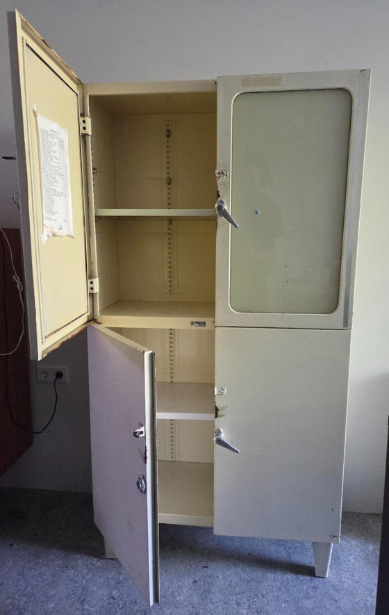 Image 1 of vintage stalen apothekerskast