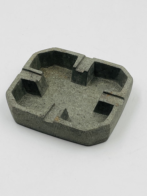 Mineral brutalize ashtray