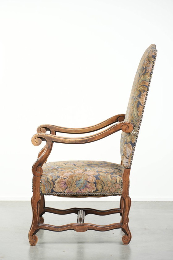 Image 1 of Sierlijke antieke eikenhouten fauteuil/ bijzet/ bureaustoel met een luxe dikke stof met bloemen motieven