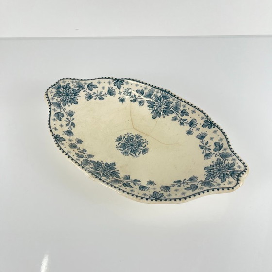 Image 1 of Bord met "Estrées"-patroon, door U&C Sarreguemines, blauw, 1900