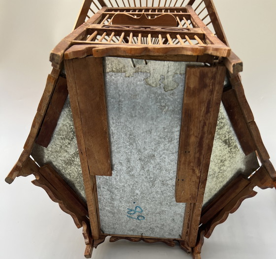 Image 1 of Dekorativer handgefertigter Vogelkäfig mit Holzvogel – Asien, ca. 1950er–1960er Jahre