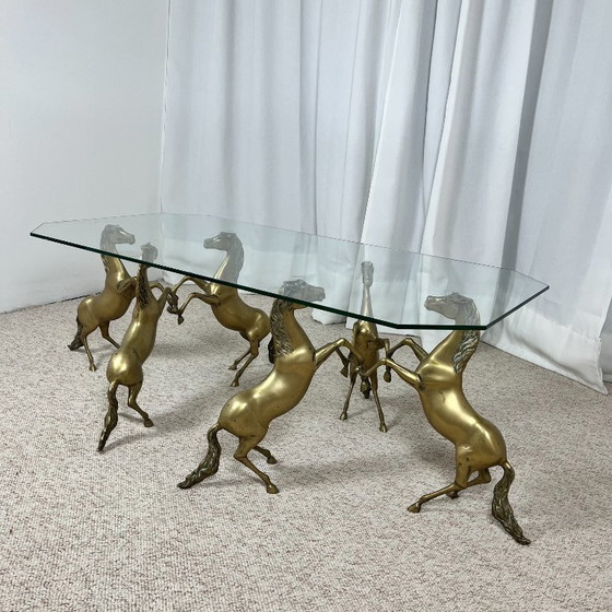 Couchtisch im Hollywood-Regency-Stil, 6 patinierte Messingpferde und Glasplatte, 1970 – Couchtische, Brass (photo 5 of 23)