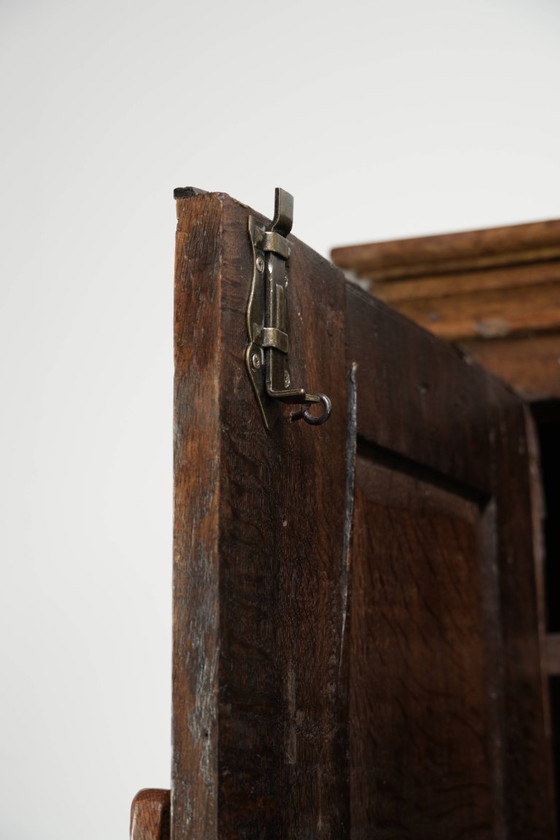 Antieke eikenhouten boerenkast uit eind 17e eeuw met origineel beslag en prachtig patina – Buffetkasten (photo 11 of 13)