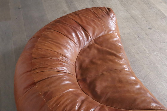 Image 1 of Canapé Croissant en cuir cognac par Raphael Raffel pour Honore Paris, 1970