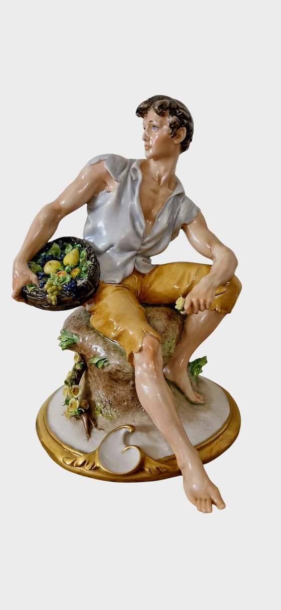 Image 1 of Statuette Man, Vinogram