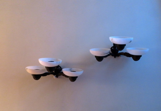 Image 1 of Paar antieke bronzen en albasten wandlampen met drie armen, 1910