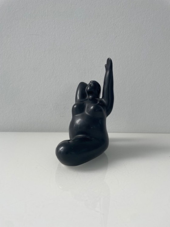 Image 1 of Set di 2 statuette femminili moderne in ceramica nera opaca