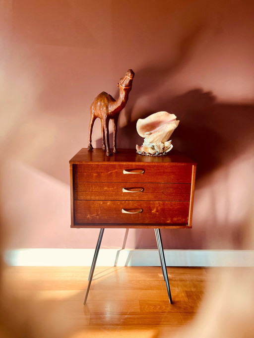 Vintage besteklade op pootjes