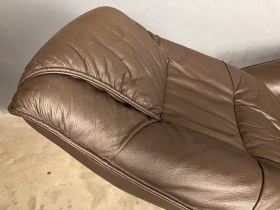 Image 1 of Fauteuil pivotant vintage en bois et cuir Hjort Knudsen