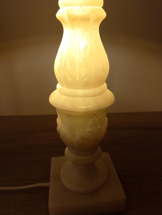 Image 1 of Lampe vintage albâtre véritable sculpté lumineux abat jour noir et or neuf électricité conforme excellent etat