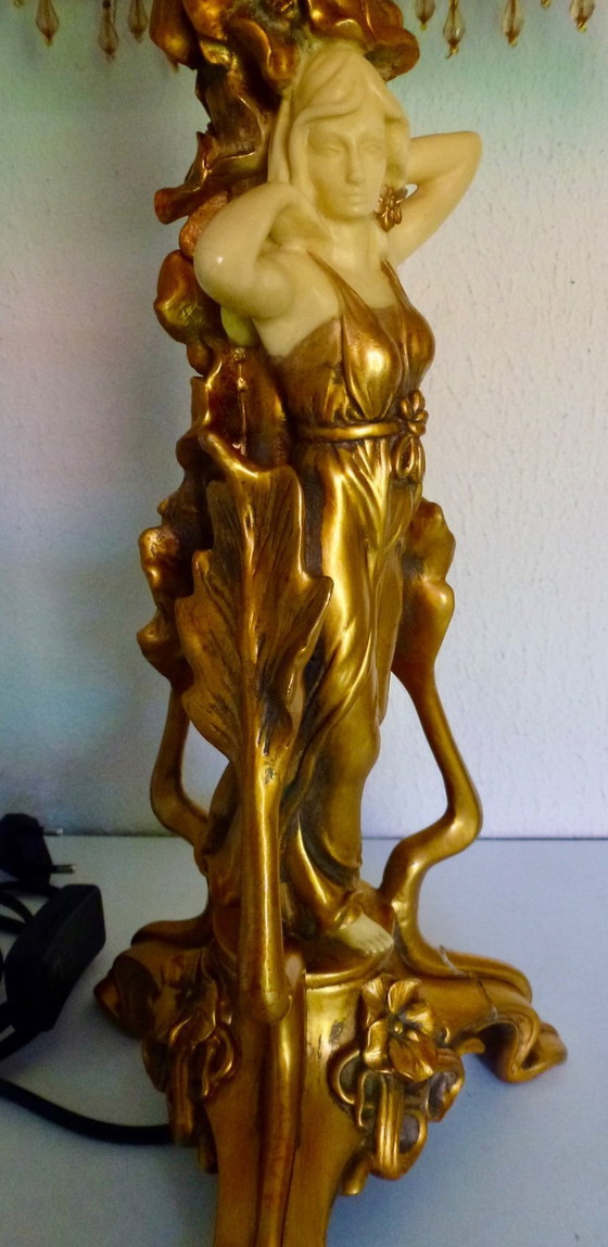 Image 1 of Bellissima lampada da terra in stile Art Déco con paralume di grande effetto.