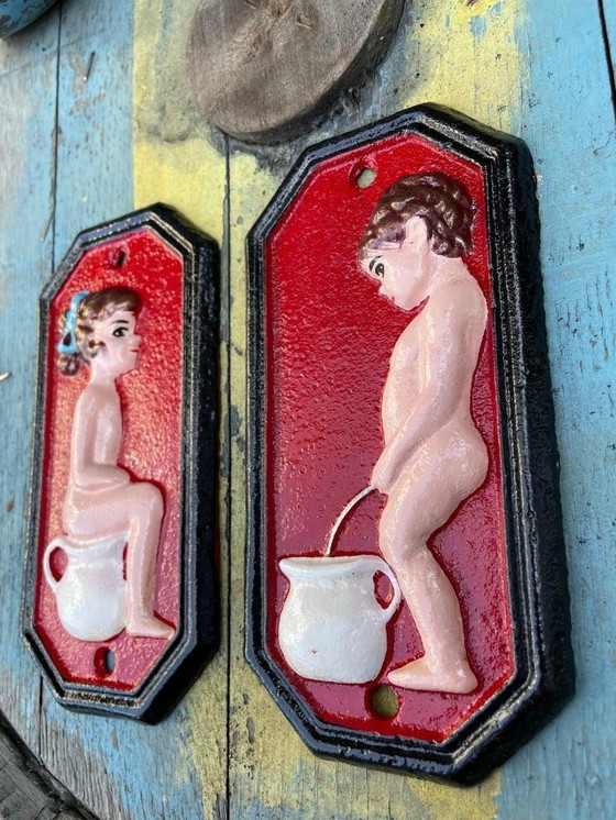 Image 1 of Cartelli per servizi igienici in ghisa rossa vintage per ragazzo e ragazza