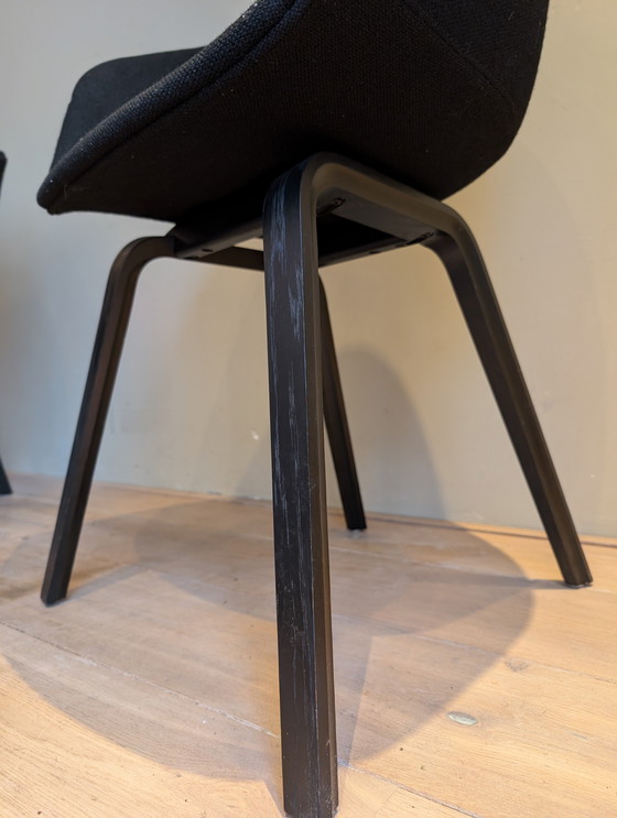 Image 1 of 2x Hay AAC 23 Acerca de una silla