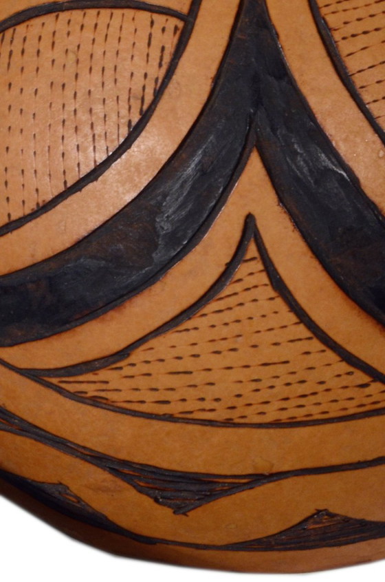 2 Demies Calebasses Décorées (Pyrogravure), Motifs Fleur Et Géométrie, 20 Et 18cm – Bols, Wood (photo 5 of 6)