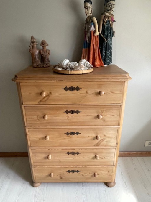 Pine dresser