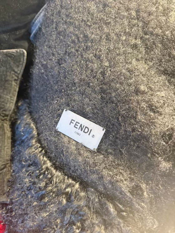 Image 1 of Poltrona Fendi Casa con cuscini e plaid