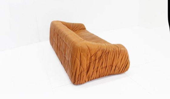 Image 1 of Divano Piumino in pelle cognac di Jonathan De Pas, anni '70