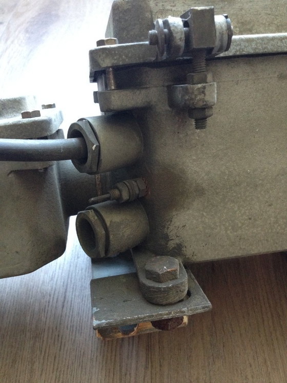 Image 1 of Altes Klingeltelefon, industrieller SNCF-Bahnhof