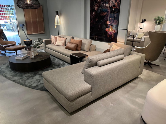 Image 1 of Diseño en stock Modelo de sala de exposición Sofá esquinero Vilaz + Hocker