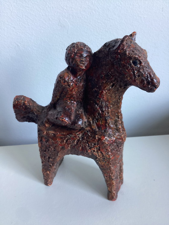 Image 1 of Enfant sur un cheval - Fat Lava Ceramic