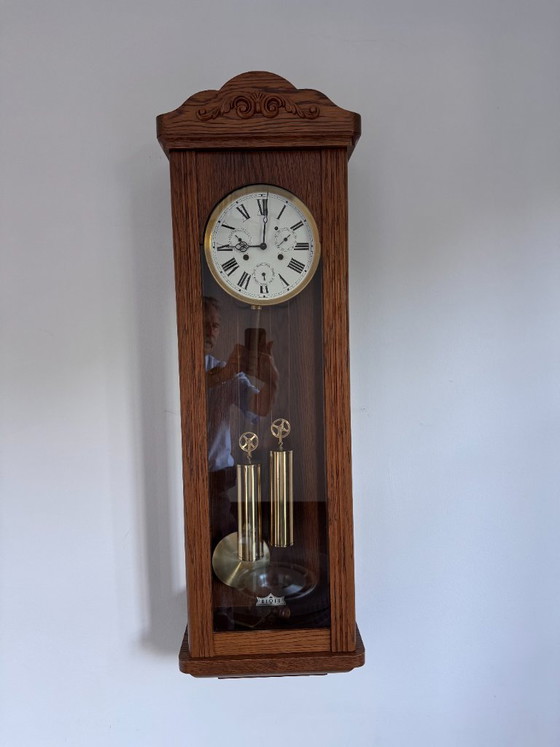 Orologio da parete classico con regolatore a corda, calendario annuale completo e 5 lancette. – Hermle, Wood (photo 2 of 7)