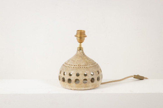 Image 1 of Georges Pelletier. Opengewerkte en geglazuurde terracotta lamp. Circa 1960-70.