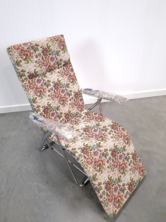 New 70s Italian adjustable and foldable garden lounger with flowers – Garden chairs, Textile (photo 10 of 12)