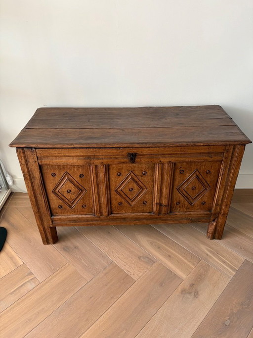 Cofre antiguo para mantas