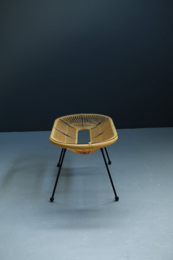 Image 1 of Mesa de centro amarilla